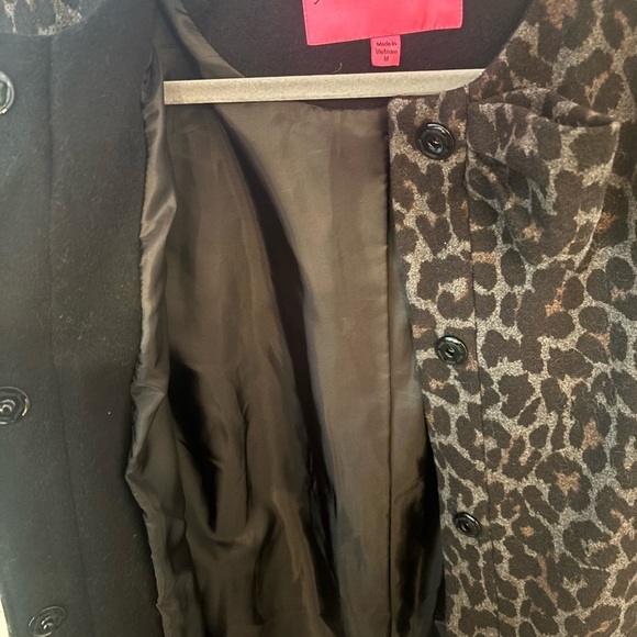 Betsey Johnson Women
Collarless Leopard Print Wool
Blend Coat -Size Medium - Picture 13 of 13